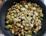 Foto del paso 3 de la receta: Calabacitas con champiñones y elote