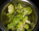 A picture of step 1 of Broccoli soup.