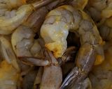 A picture of step 1 of Prawn Zafrani.
