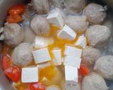 Foto langkah ke 4 dari resep Sup Bakso Tahu Tomat.