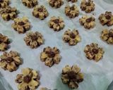 Foto langkah ke 6 dari resep 1 Adonan 2 variasi (Choco Butter Cookies & Garlic Cheese Cookies).
