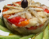 Foto del paso 9 de la receta: Timbal de verduras asadas, queso fresco, aguacate y capellà