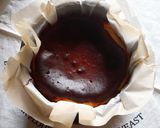 Foto langkah ke 6 dari resep Basque Burnt Cheesecake.