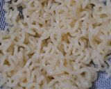 A picture of step 1 of Noodles pakore.