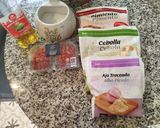 Foto del paso 1 de la receta: Falsas migas de cuscús con verdura su chorizo y brochetas de langostinos con piña