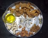 A picture of step 1 of Zarda (jaggery rice pulav).