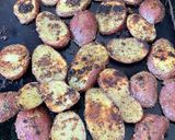 Une image de l'étape 8 de Pommes de terre rouges à l'ail rose et herbes de Provence.