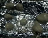A picture of step 5 of White chocolate coated strawberry.