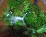 Foto langkah ke 1 dari resep Tumis brokoli.