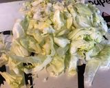Une image de l'étape 2 de Salade composée marinée à l iceberg,pomme de terre,tomates séchées et tomme de brebis au poivre.
