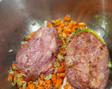 Foto del paso 2 de la receta: Codillo de cerdo a la naranja con alubias blancas