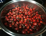 Foto del paso 1 de la receta: Mermelada bio de bayas de Rosa Mosqueta