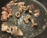 Foto del passaggio 3 della ricetta Bánh xèo con gamberi e calamari