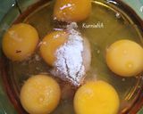 Foto langkah ke 2 dari resep Sosis Egg Roll Simple.
