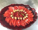 Une image de l'étape 6 de Salade de betteraves rouges aux tomates, poivrons et olives.