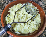 Foto del paso 1 de la receta: Pastel gratinado de patata y pollo trufado al pimentón