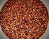 Foto del paso 1 de la receta: Poke de arroz castaño con salmón marinado y langostinos al ajillo