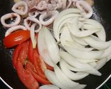 Hình bước làm 4 của món Mực xào hành tây