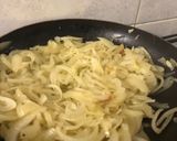 Foto del paso 2 de la receta: Tarta de cebolla y queso