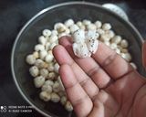 A picture of step 1 of Makhana Chaat.