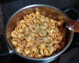 Foto del paso 2 de la receta: Tortellinis rellenos al queso con salchichas