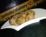 A picture of step 4 of Minced meat cheese yamballs.