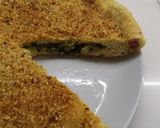 Foto del passaggio 7 della ricetta Focaccia gratinata ripiena, con bordo al prosciutto cotto