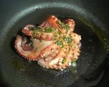 Foto del paso 11 de la receta Pulpo a la plancha con pasta de cilantro, jengibre y ajo