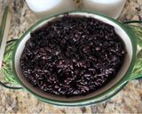 A picture of step 4 of Black Glutinous Rice Wine for Tết Đoan Ngọ.