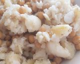 Foto del paso 1 de la receta: Patatas revolconas con garbanzos