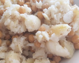 Foto del paso 1 de la receta: Patatas revolconas con garbanzos