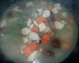 Foto langkah ke 6 dari resep Sup ayam jamur.