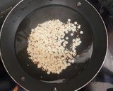 Hình bước làm 2 của món Súp nui hạt quinoa trứng