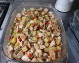 Foto del paso 4 de la receta: Daditos de pollo con guisantes y pimientos