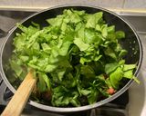 Une image de l'étape 10 de Nouilles à l'oseille, tomates, ail, crème et persil.