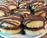 Foto del paso 2 de la receta: Alfajores de coco con dulce de leche
