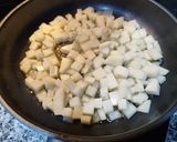 Foto del paso 2 de la receta: Tortilla de patata con cebolla al estilo de mi madre