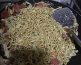 Foto langkah ke 4 dari resep Mie goreng.
