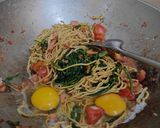 Foto langkah ke 4 dari resep Mie kangkung Terasi/belacan.