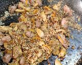 Foto del paso 8 de la receta: Arroz salchichas, pollo y camagrocs (rebozuelos)