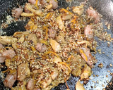 Foto del paso 8 de la receta: Arroz salchichas, pollo y camagrocs (rebozuelos)