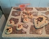 Foto del paso 9 de la receta: Pancitos dulces con frutas glaseadas y pasas de uva con ciruelas pasas