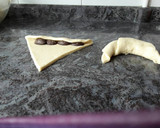 Foto del paso 6 de la receta: Mediaslunas o croissants rellenos de chocolate