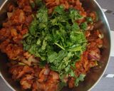 A picture of step 3 of Onion paratha.