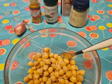 Polpette di ceci e ricotta con salsa allo yogurt