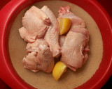 Foto del paso 4 de la receta: Pollo al limón, en salsa de hígado y ajos