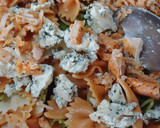 Foto del paso 3 de la receta: Ensalada tibia Lazos vegetal pollo, roquefort, cherry