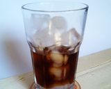 Foto del paso 3 de la receta: Caffe latte con hielo y vainilla