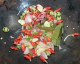 Foto langkah ke 2 dari resep Oseng Cumi Asin Pedas.
