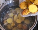 Foto langkah ke 2 dari resep Sauteed Baby Potato #dapurwiwin 👩🏻‍🍳.